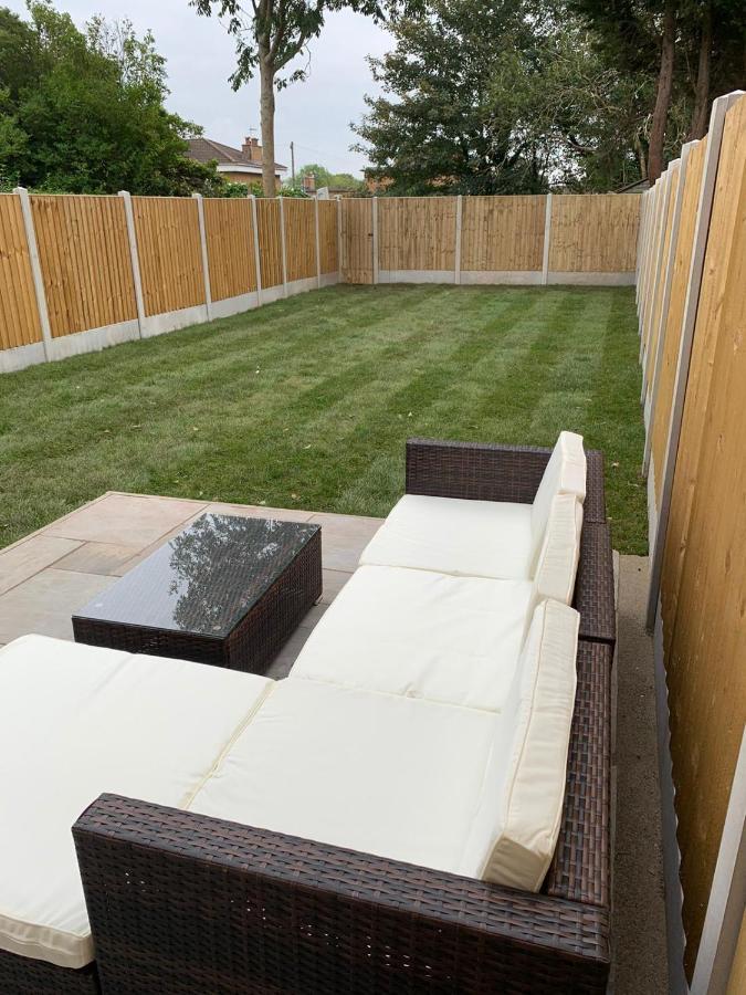 Lovely 1-Bedroom Apartment With Garden And Parking Stone  Eksteriør bilde